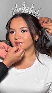 🎀 15 años se viven solo una vez…, Por eso tu maquillaje y peinado deben  ser tan inolvidables como ese día. , Nosotros nos encargamos de que luzcas  perfecta! , Maquillaje Andie Vázquez , Peinado por ...