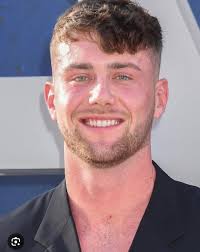 Is it me or does Alex look like temu harry jowsey ? : r/LoveIsBlindNetflix