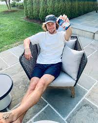 Артемий панарин и алиса знарок поженились. Artemij Panarin Podelilsya Novym Foto V Soc Seti Instagram