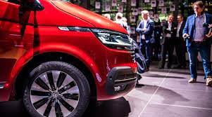 Vom t1 bis zum t6 wurden weltweit fast zwölf millionen fahrzeuge verkauft. Sitzprobe Im Neuen Vw T6 1 Bulli Facelift Mib3 System Und Mehr Assistenz Automativ De Das Auto Magazin