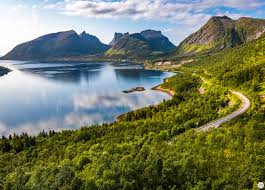 Kyle er en liten topp med stor utsikt på fantastiske senja. Best Places To Visit And Photograph On Senja Northern Norway