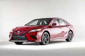 I want a preppy car with good acceleration that will age well and i'm really torn between the i4 and v6. 2019 Toyota Camry Xse Vs Xle V6 Black Interior Spirotours Com