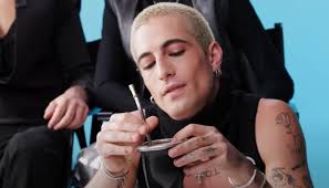 El cantante de Maneskin demostró su amor hacia el mate