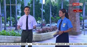 Nonton live streaming dengan channel terlengkap mulai dari tv nasional dan internasional serta pertandingan olahraga seperti liga champions dan liga 1. Penyampai Berita Rtm Wajar Dipuji Pakai Baju Sekolah Kenangkan Pembukaan Sekolah Selepas 3 Bulan Free Malaysia Today Fmt