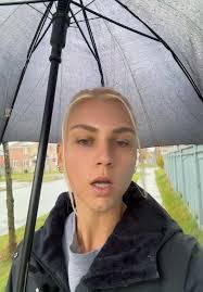 Amber Skiles's Instagram, Twitter & Facebook