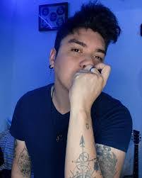 Aaron Fernando's Instagram, Twitter & Facebook