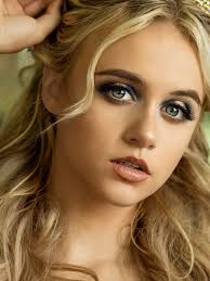 The second we saw this ridiculously chic, golden-toned inspiration we were  IN LOVE. And you will be too. See the entire gallery here:  https://www.stylemepretty.com/2019/01/02/chic-modern-inspiration-with-wild-florals-at-the-top-of-the-rock/  Linens ...