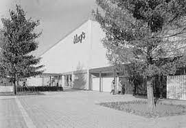 My mom and i went to the mac counter at macy's roosevelt field last sunday, we both wanted to know our shade for the studio fix fluid. Mall Hall Of Fame
