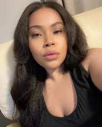 Candice Moss's Instagram, Twitter & Facebook