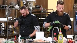 În ediția 33 din sezonul 9 chefi la cuțite, un concurent din echipa condusă de chef scărlătescu afirmă că își dorește să treacă. Robert Vasiliu Gest Obscen La Adresa Lui Sorin Bontea A IeÈ™it Scandal La Chefi La CuÈ›ite Video Spynews Ro