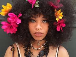 Every weekend i apply hibiscus and yogurt paste to my hair. 10 Black Women With Flowers In Their Hair Because They Re Taking Flawlessness To Floral Levels Flowers In Hair Natural Hair Styles Afro Hairstyles