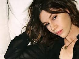 Jillian Steele has “No Expectations” in her glowing new single