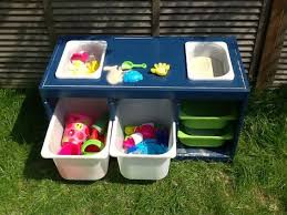 Ikea Hackers Trofast Sand And Water Table Perfektes Spielzeug Fur Draussen Sand And Water Table Sand Table Water Table