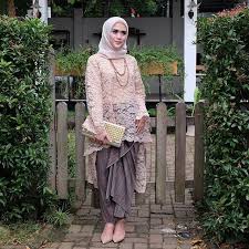 Trend model baju atasan big size brokat akan terus berkembang seiring dengan perkembanag fashion dan pilihan modelnya juga semakin banyak dengan desain yang modis dan trendy. 50 Model Dress Kebaya Brokat Modern Pendek Panjang Terbaru