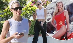 Brooke elizabeth burns is an american actress and former fashion model, best known for her role on baywatch and baywatch hawaii. Melrose Place Vet Brooks Burns 42 Is Makes Rare Sighting Daily Mail Online