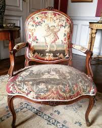 siege louis xv a tapisserie d aubusson representant les fables de la fontaine armchair covered with tapestry from aubusson representing the fab mobler rokoko