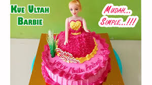 Jul 08, 2013 · kue ulang tahun ini bermodelkan barbie.menggunakan mainan barbie dan kuenya dilapisi icing yang bisa dimakan ditambah lagi hiasan bunga di atas kue.bagi yang ingin memesan silahkan datang ke kalika cake shop di jln.mekar puspita no.42 atau telpon ke 70553660 atau 081809454255. Barbie Cake Cara Menghias Kue Tart Barbie Part 2 Youtube