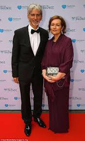 The benny hill fan consortium. F1 S Damon Hill S Wife Shows Him 165 935 Hermes Handbag But Divorce Would Be Cheaper Daily Mail Online