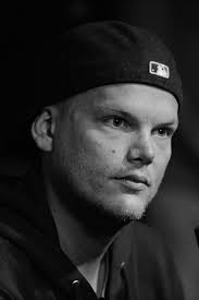 Google doodle tim bergling || tim bergling's 32nd birthday ||google doodle honors aviciiavicii (real name tim berg ling) is a swedish dj and . Avicii Einen Tag Vor Seinem Tod Feierte Er Auf Einer Jacht Gala De