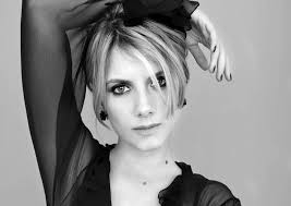 _ the french harpist mélanie laurent is the gold medal winner of the 11th usa international harp competition 2019, one of the world's most prestigious harp contests. Melanie Laurent Steckbrief Personliche Daten Fakten