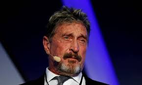 Fraudes, fuga e invenções: a vida louca de John McAfee, pioneiro da  tecnologia nos EUA