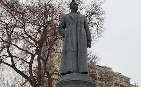 Большинство голосов (55 процентов) были отданы за памятник александру невскому. V Moskve Provedut Golosovanie Ob Ustanovke Pamyatnika Na Lubyanke Vybrat Mozhno Budet Tolko Iz 2 Variantov Dzerzhinskomu Ili Nevskomu Zhurnal Esquire Ru