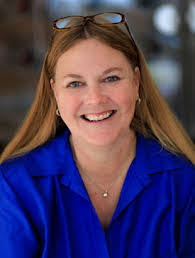 Dee Davis's Instagram, Twitter & Facebook