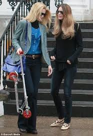 Cosima's full name is cosima violet vaughn drummond and she has got two elder siblings.her elder brother's name is caspar matthew de vere drummond, and elder sister's name is clementine poppy de vere. 150 Fashion Icon Claudia Schiffer Ideen Claudia Schiffer 90er Models Model Street Style