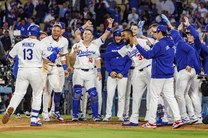 Max Muncy caps his 3-homer night with walk-off blast in Dodgers' win - Los Angeles Times
