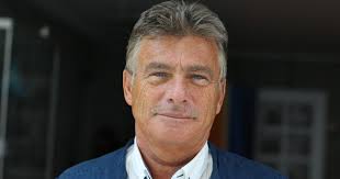 Macron ve Francii zapůsobil jako pověstný krysař. Vyluxoval levici i  pravici, míní politolog Eichler