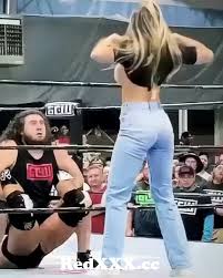2 years ago today, Chelsea Green used this interesting distraction  technique to help her husband (Matt Cardona) win his match ? (GCW) from mauyri  cardona Post - RedXXX.cc