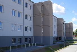 Jeder, der in wandlitz eine wohnung mieten möchte, wird unter den 135 im letzten jahr erstellten wohnungen mit sicherheit das richtige finden. Kasernen Basdorfer Garten Sanierung Und Umnutzung Zweier Ehemaliger Kasernengebaude Van Geisten Marfels Architekten