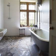 The best color choice for slate tiles is gray as it can create almost a minimalistic look and help you achieve that modern effect for the bathroom. 20 Slate Bathroom Floor Magzhouse
