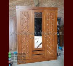 Lihat motif strip putih dan motif kayu di tengah pintu itu, kesan modern ada di lemari ini. Jual Lemari Pakaian 3 Pintu Jati Minimalis Terbaru Jepara Bawu Furniture