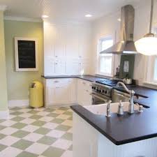 Black And White Checkered Linoleum Flooring Green And White Checker Floor At An Angle Could Do With Paint And Distress Look Instead Of Linoleum Kitchen Flooring Retro Kitchen Bungalow Kitchen