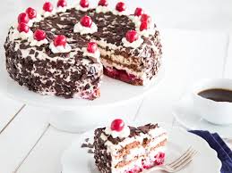 Schwarzwalder Kirschtorte So Backst Du Die Rot Schwarz Weisse Schonheit Rezept Susse Kuchen Backen Dessert Rezepte