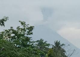 Meski demikian, aktivitas masyarakat masih berjalan normal dan tetap waspada. Warga Kemalang Klaten Dikejutkan Suara Gemuruh Dari Puncak Gunung Merapi Suara Merdeka Solo