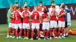 Christian eriksen of denmark goes down injured as teammates call for assistance during the uefa the euro 2020 game between denmark and finland in copenhagen was delayed after danish star. Christian Eriksen Bei Em 2021 Das Em Wunder Fussball Bild De