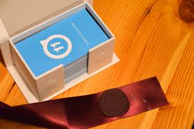 The bold edge color on these cards gives them a sleek and modern appeal so they stand out from the rest! Moo Luxe Business Card Printing Review 2015