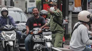 Dukung ppkm skala mikro, kapolri terbitkan telegram baru. Ppkm Sebelumnya Dianggap Tak Efektif Pemerintah Terapkan Ppkm Skala Mikro Mulai Besok Apa Bedanya Tribun Bali