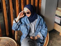 Style your hijab in a cute simple way, wear nice outfits and express your personality! 7 Inspirasi Tampil Kece Saat Weekend Dengan Oversized Denim Jacket Ala Fashion Hijab Influencer Facetofeet Com