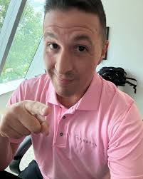 Charlie Holt's Instagram, Twitter & Facebook