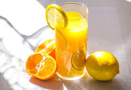 Pengambilan air lemon suam secara berkala selepas makan tengah hari atau makan malam baik. 12 Khasiat Lemon Untuk Kesihatan Tips Panduan Bidadari My