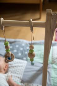 Spielbogen stern aus holz hellgrau. Diy Holz Baby Gym Das Mundwerk Das Mundwerk