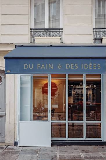 34 Rue Yves Toudic – Une boulangerie historique au superbe décor de plafond peint de 1875, véritable pèlerinage pour acheter l'iconique pain des amis.