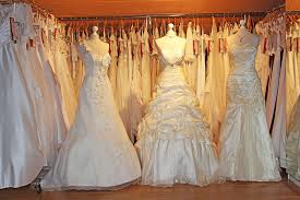 Bereits die ersten für das fotoshooting präsentierten kleider weckten bei kundinnen großes interesse. Andrea S Brautboutique Karben