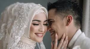 Ungkapan rindu yang disampaikan rezky pada citra kirana sontak membuat netizen semakin semangat untuk mendoakan hubungan asmara mereka. Jenis Kelamin Anak Pertama Rezky Aditya Dan Citra Kirana Diumumkan News Entertainment Fimela Com