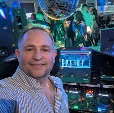 Richard Yarrow's Instagram, Twitter & Facebook