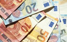 Vezi arhiva curs bnr din data de 15.03.2017 pentru toate valutele. Curs Valutar 17 Decembrie 2020 Euro A Crescut Observatornews Ro