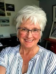 Who is a great hair stylist for a short stacked cut and color in Destin?